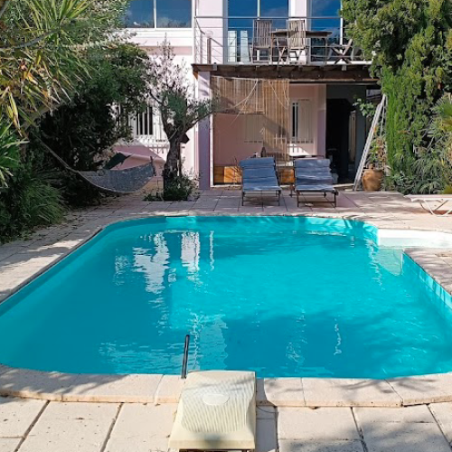 Nettoyage terrasse extérieure et margelles de piscine maison dans le Lot-et-Garonne